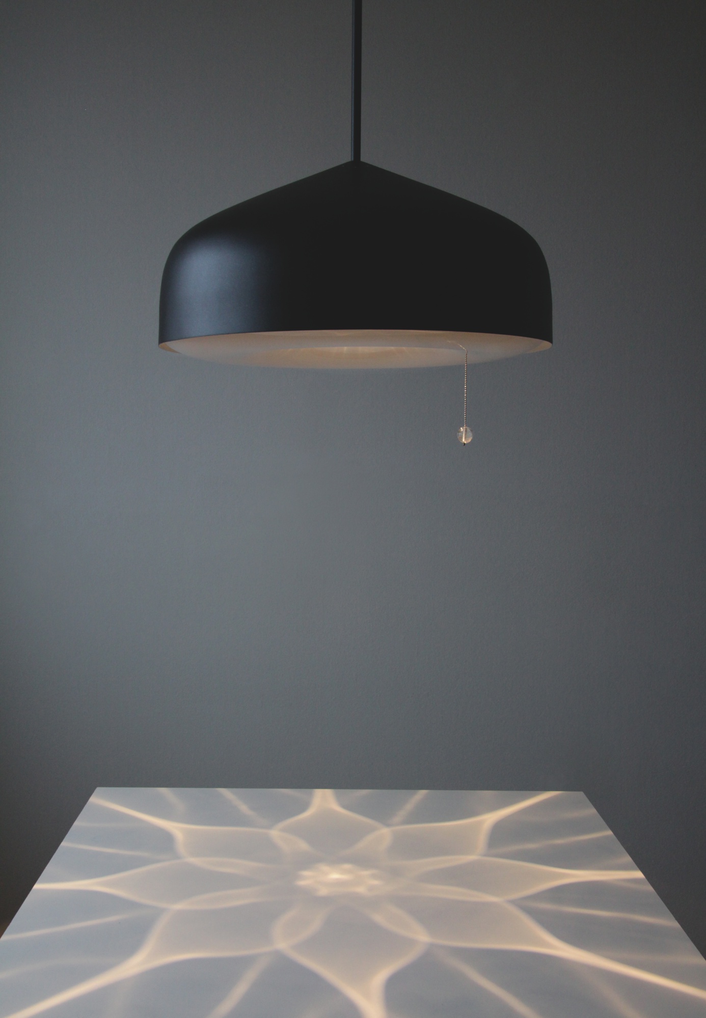 LED-riippuvalaisin Illusia Ø 500x300 mm grafiitinharma