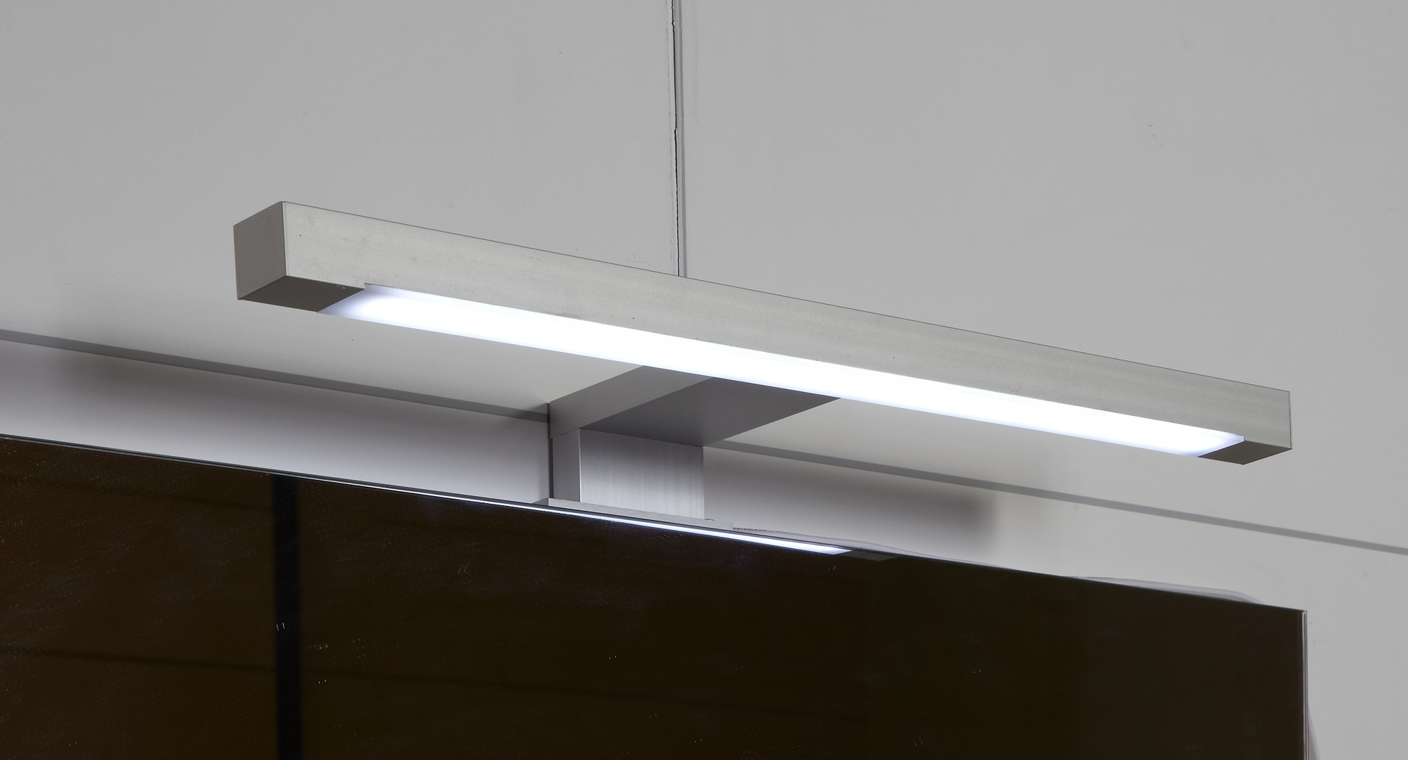 LED-valaisin Noro Relounge 485x130x50 mm peilille/peilikaapille