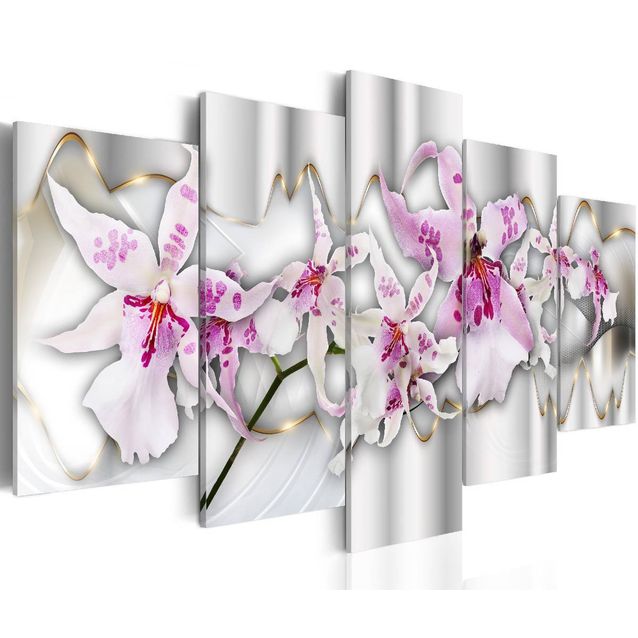 Taulu Artgeist Academy of Charm, eri kokoja