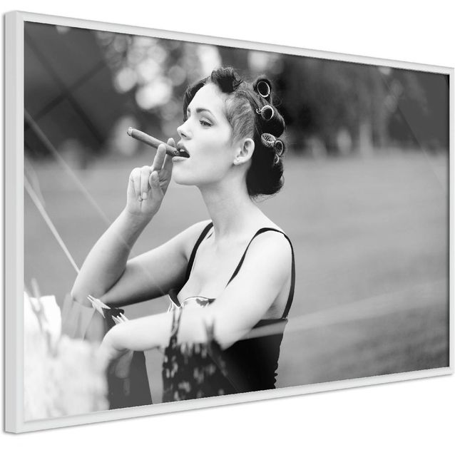 Juliste Artgeist Woman with Cigar kehyksillä eri kokoja