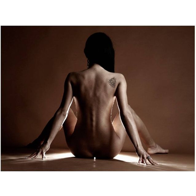 Kuvatapetti Artgeist Naisen tatuointi eri kokoja