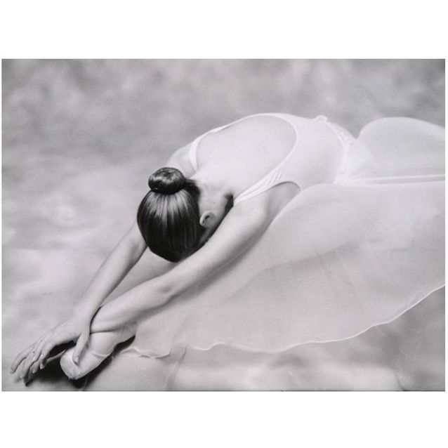 Kuvatapetti Artgeist Photo: ballerina eri kokoja