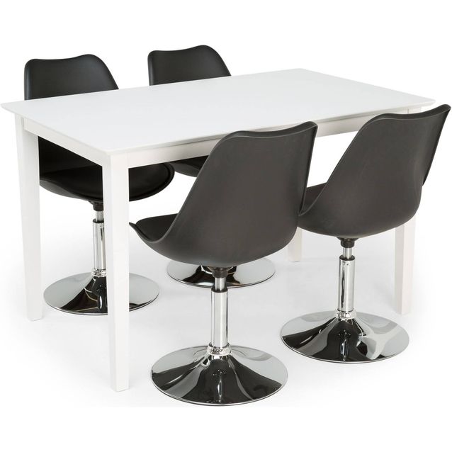 Ruokailuryhmä Annikki 4 Markku tuolilla