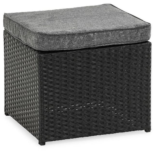 Rahi James pehmusteella musta