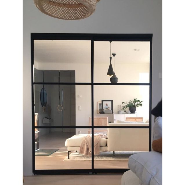 Tilanjakaja/liukuovi Mirror Line kahdella ovella musta mittatilaus