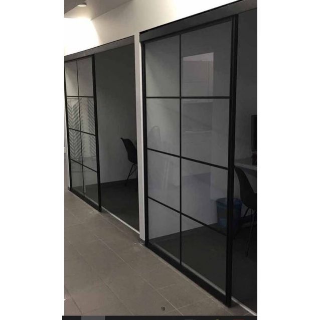 Tilanjakaja/liukuovi Maakunnan lasi lasiliukuovi kehyksellä ja ristikolla + liukukisko eri värejä mittatilaus