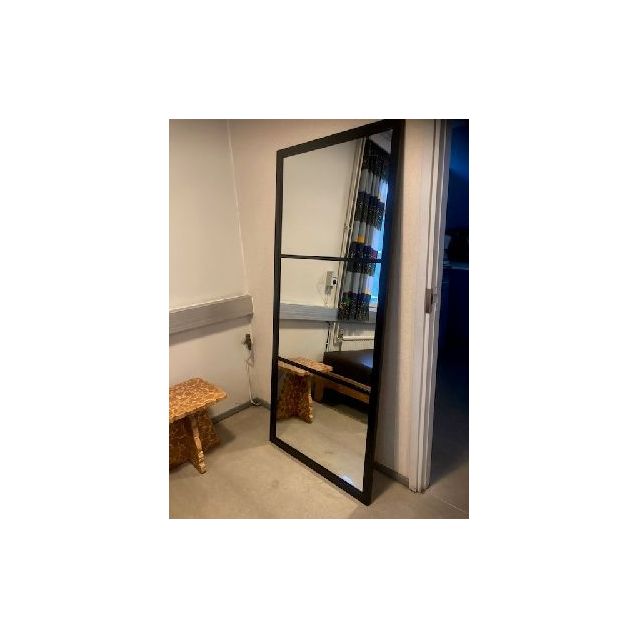 Sisustuspeili Maakunnan Lasi, mustalla kehyksellä