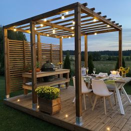 Valmisterassi ja pergola PatioN°rd Havu/Laaka, kestopuu, sis. valaistus, näkösuoja, 2 kukkalaatikkoa, eri kokoja