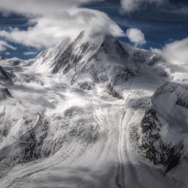 Mittatilaustapetti Rebel Walls Cloudy Mountains (R19092)