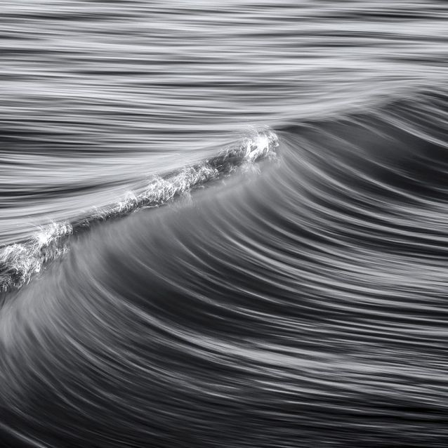 Mittatilaustapetti Rebel Walls Graphic Wave (R19152)