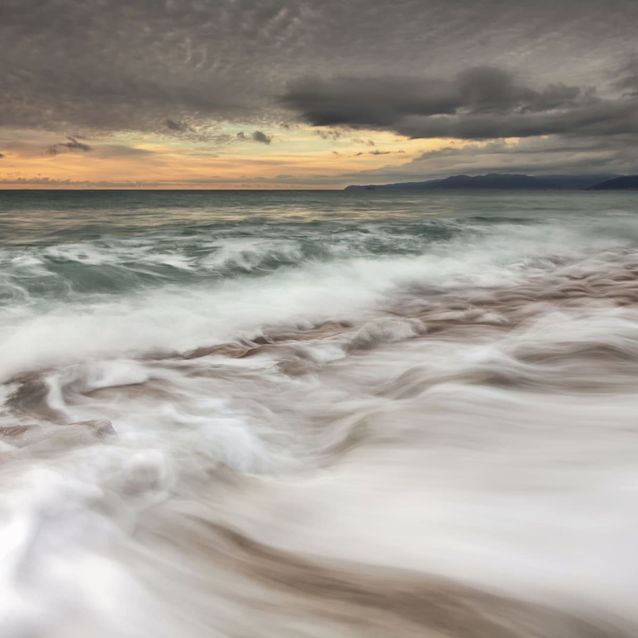 Mittatilaustapetti Rebel Walls Dramatic Waves (R19156)