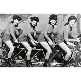 Kuvatapetti Dimex Women On Bicycle, 375x250cm, mustavalkoinen