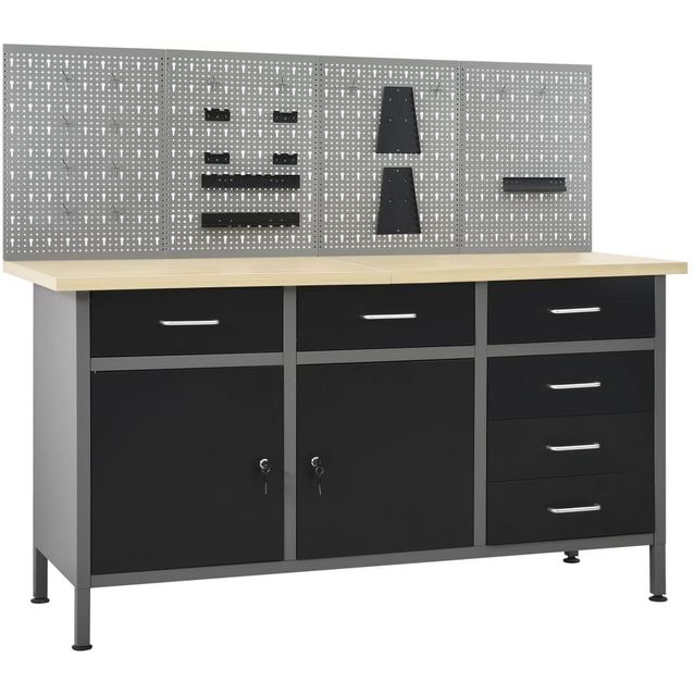 Työpöytä neljällä seinäpaneelilla