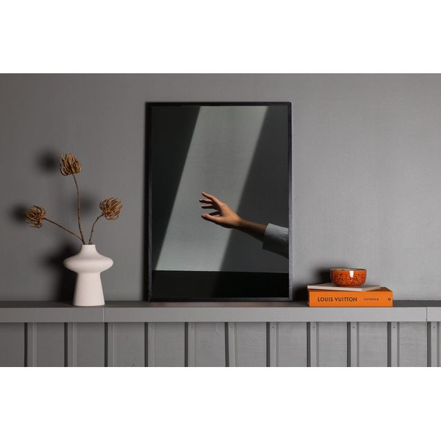 Juliste Venture Home Reaching hand, harmaa