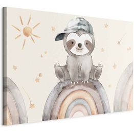 Taulu Artgeist Happy Sloth - Sloth in Subdued Colors Wearing a Cap Sitting on a Rainbow Among Little Stars, eri vaihtoehtoja