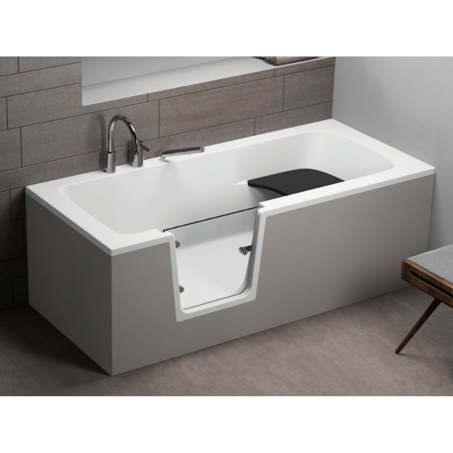 Ванна с сиденьем внутри