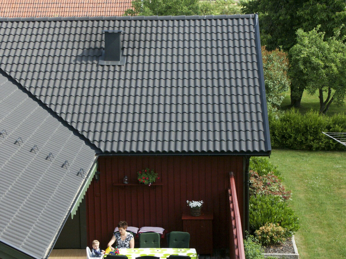 Bendersin 2-kouruinen musta Palema-kattotiili on tyylikäs ja kestävä valinta