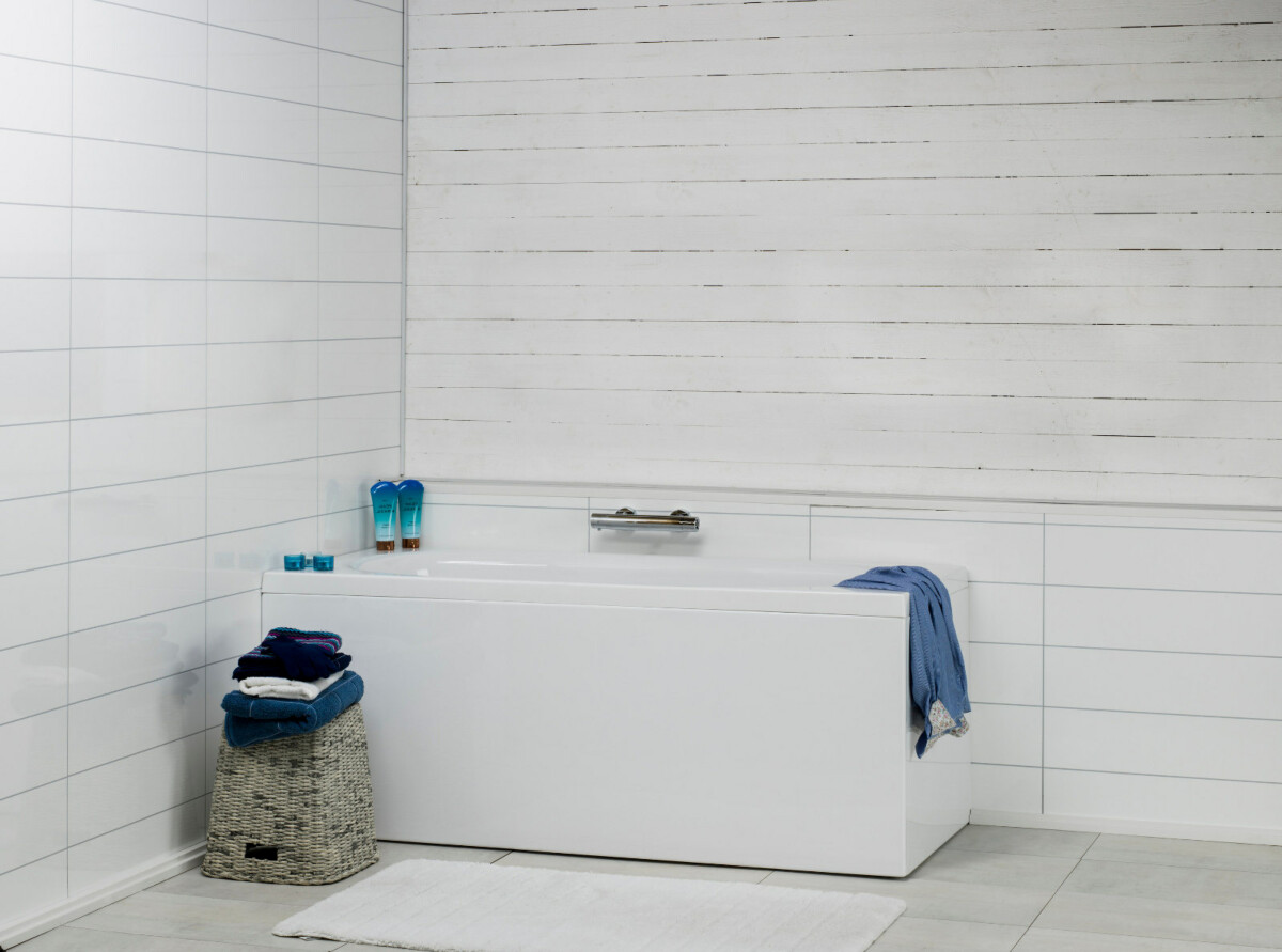 Kylpyamme Noro Cubic 150 1500x700x630 mm oikea akryyli valkoinen kylpyhuoneessa