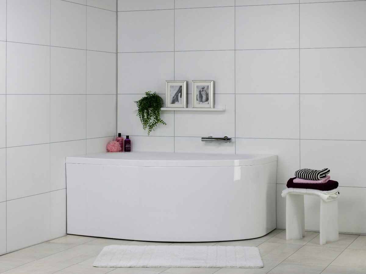 Kylpyamme Noro Soft 1600x1000x650 mm oikea akryyli valkoinen kylpyhuoneessa