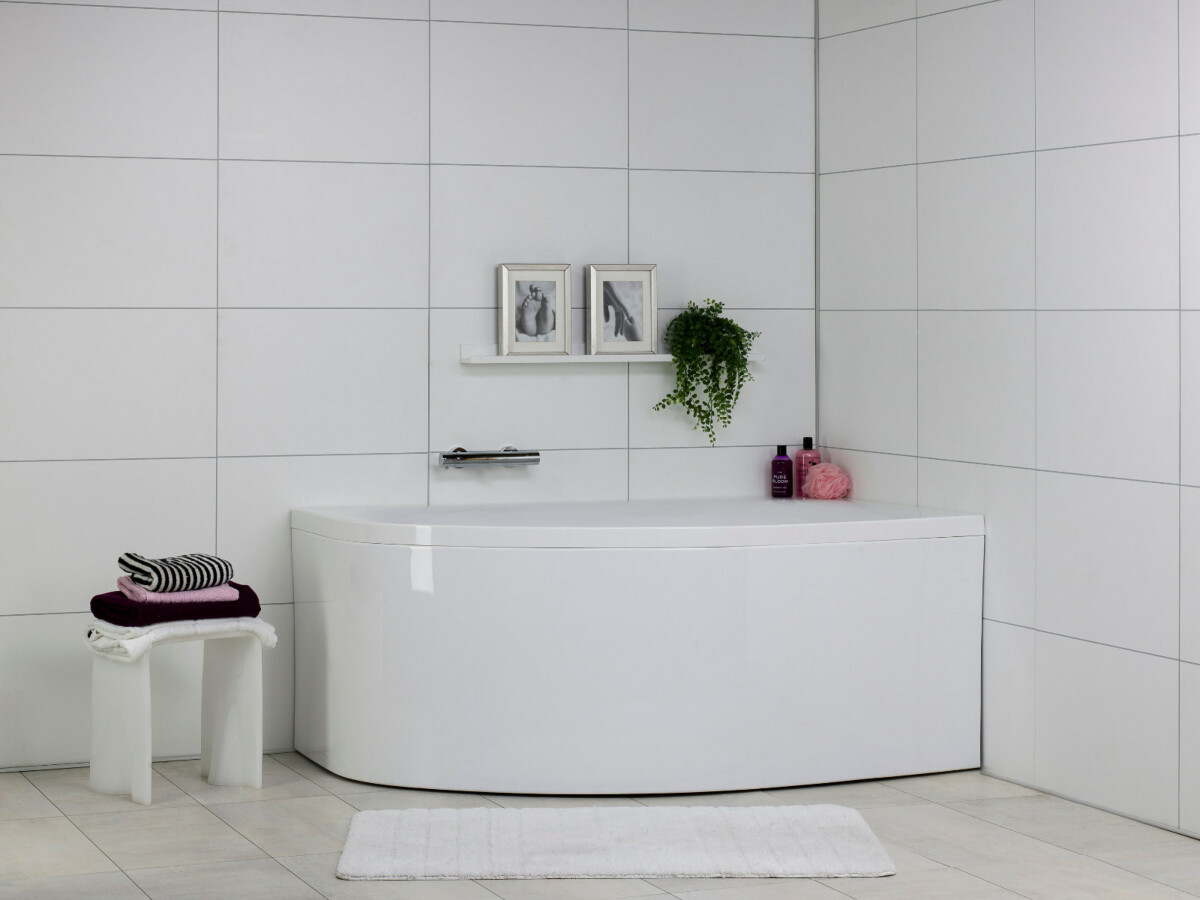 Kylpyamme Noro Soft 1600x1000x650 mm vasen akryyli valkoinen kylpyhuoneessa