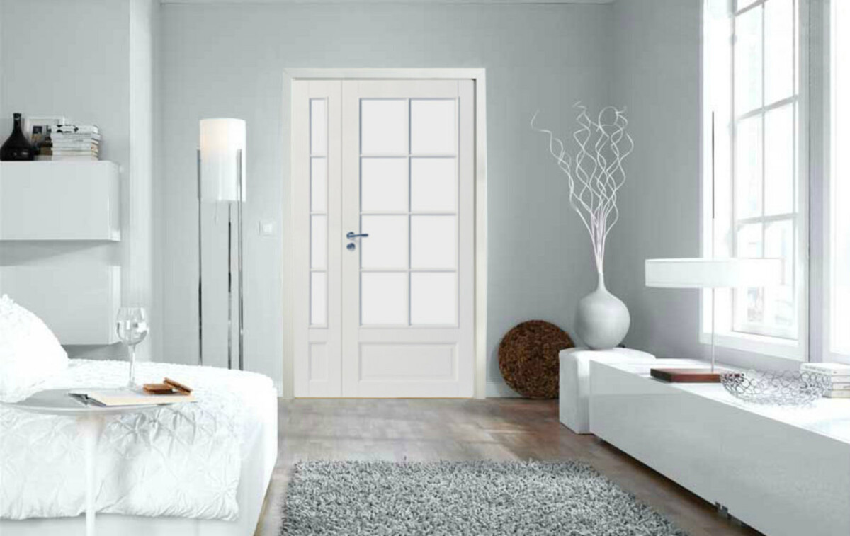 Avattava lasitettu levike Swedoor Craft 104 valkoinen makuuhuoneen oven kanssa