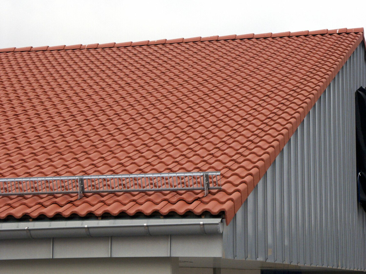 Päätytiilien avulla saat tehtyä yhtenäisen katon