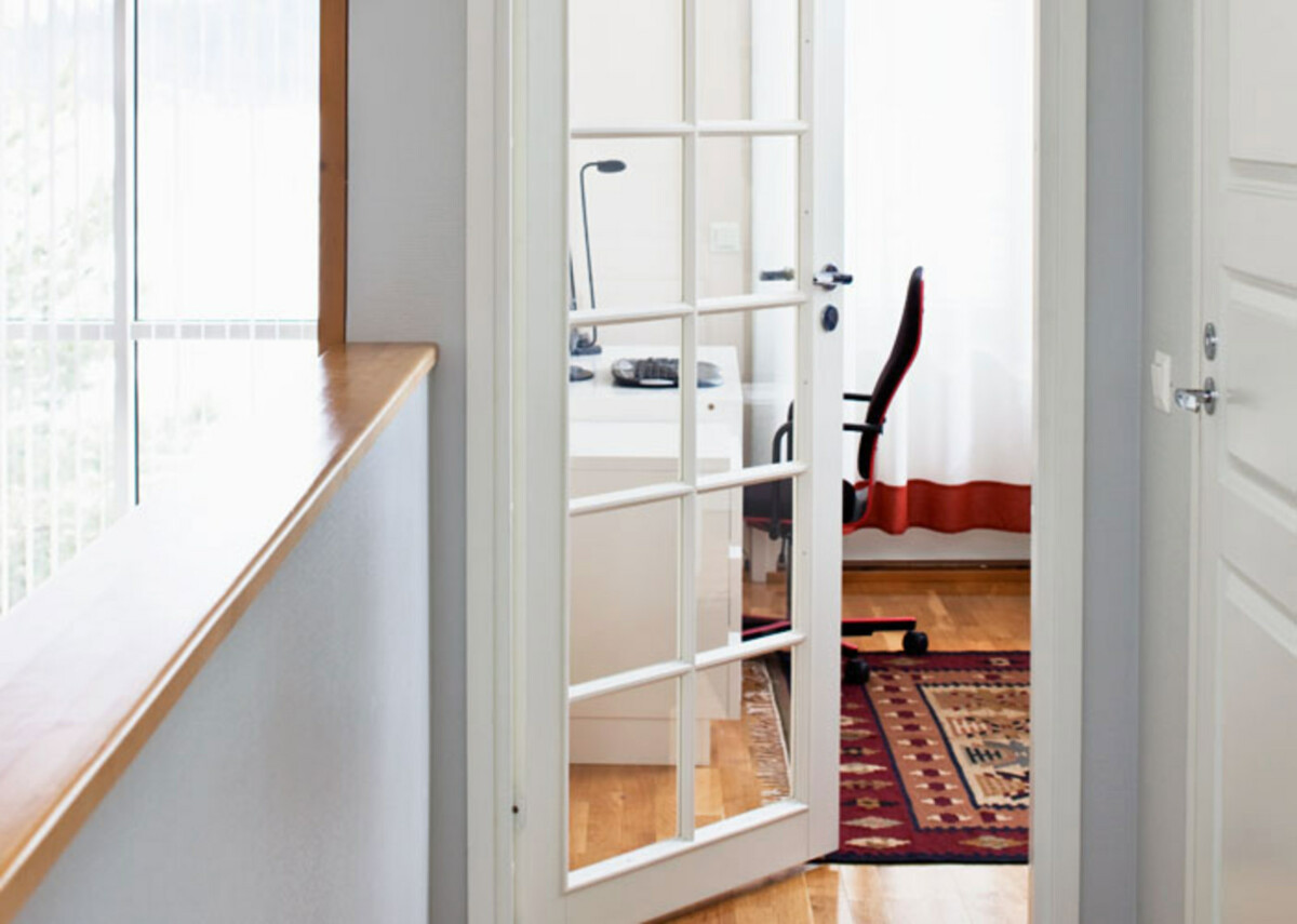 Sisäovi Swedoor Craft 105 12-ruutuinen kirkas lasinen toimiston ovena