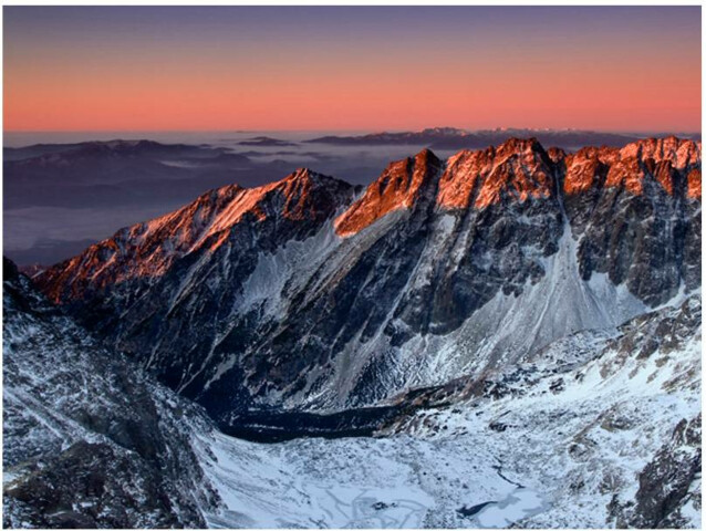 Kuvatapetti Artgeist Beautiful sunrise in the Rocky Mountains eri kokoja