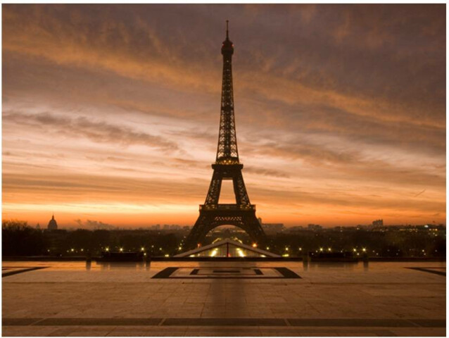 Kuvatapetti Artgeist Eiffel tower aamunkoitteessa eri kokoja