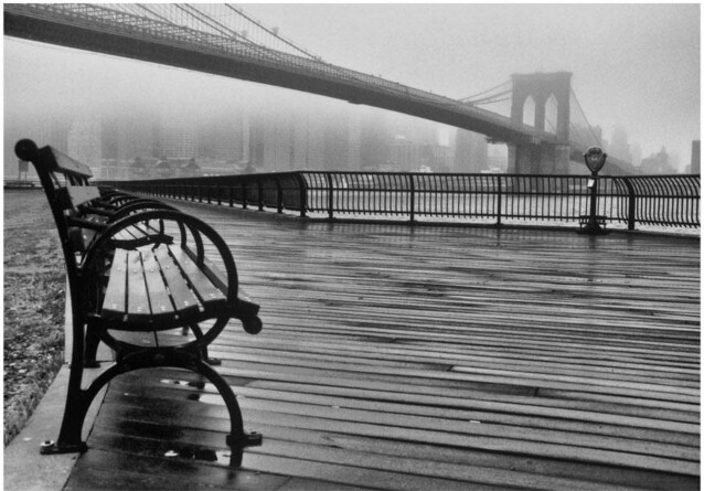 Kuvatapetti Artgeist A Foggy Day on the Brooklyn Bridge eri kokoja