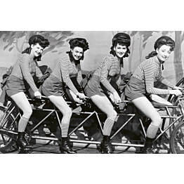 Kuvatapetti Dimex  Women On Bicycle  375 x 250 cm
