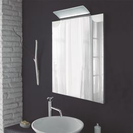 Kehyspeili Grip Swan kromi 700x900 mm LED-valaisimella kylpyhuoneessa