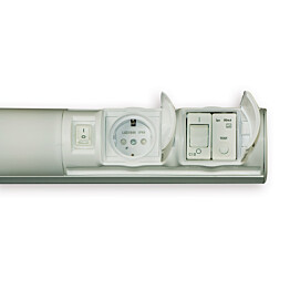 LED-kylpyhuonevalaisin Ensto Alisa AL14229VLED/DW 7W/8DW 597 mm IP44 1-osainen pistorasia + kytkin + vikavirtasuoja valkoinen
