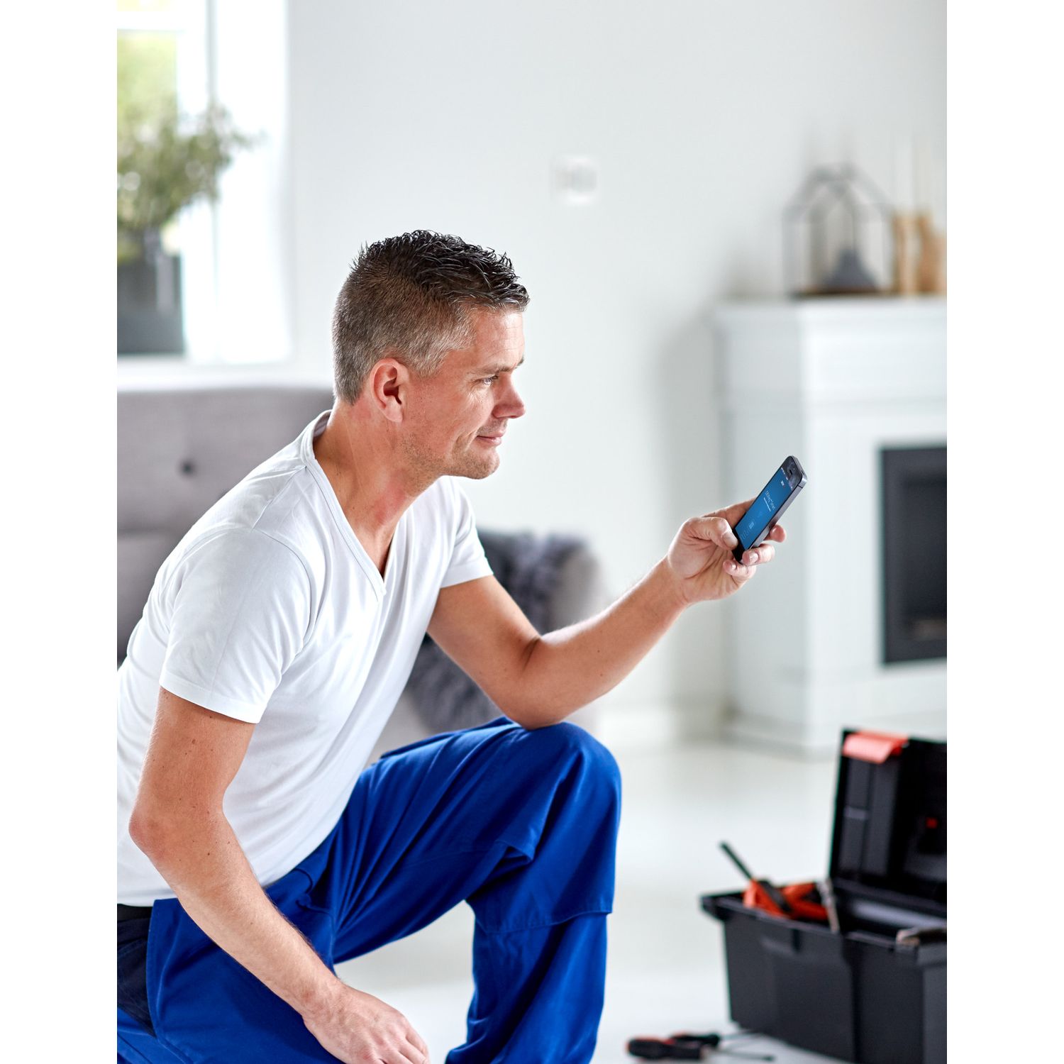 Termostaatin käyttö ja asennus on helppoa