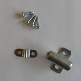 Nippusulkija ja vastakappale sinkitty FP-taiteoveen