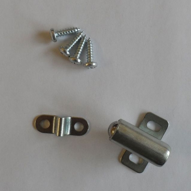 FP-taiteoven nippusulkija ja vastakappale sinkitty