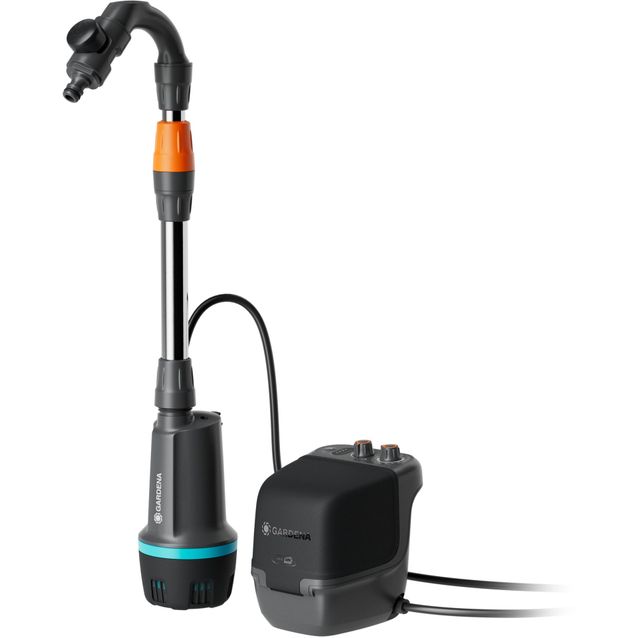 Akkusadevesipainepumppu Gardena 2600 Comfort 18V P4A akulla