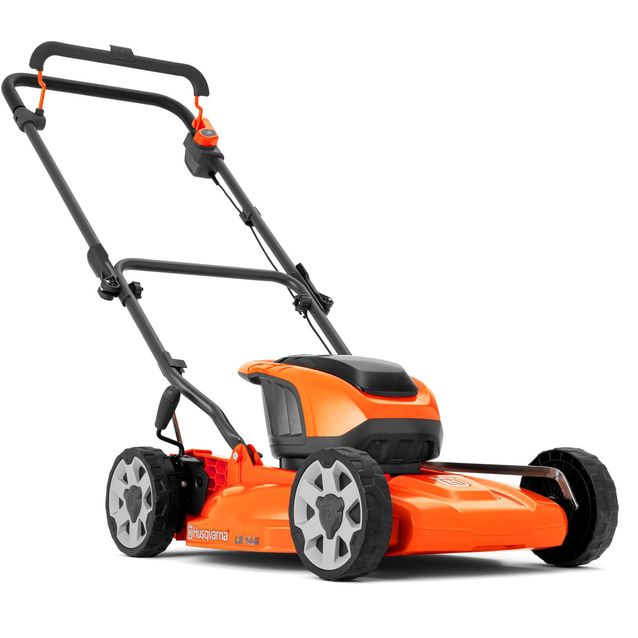 Akkuruohonleikkuri Husqvarna LB 144i 36V 4,0 Ah akulla