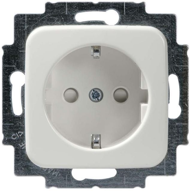 Jussi pistorasia 1-OS SCHUKO KL JL