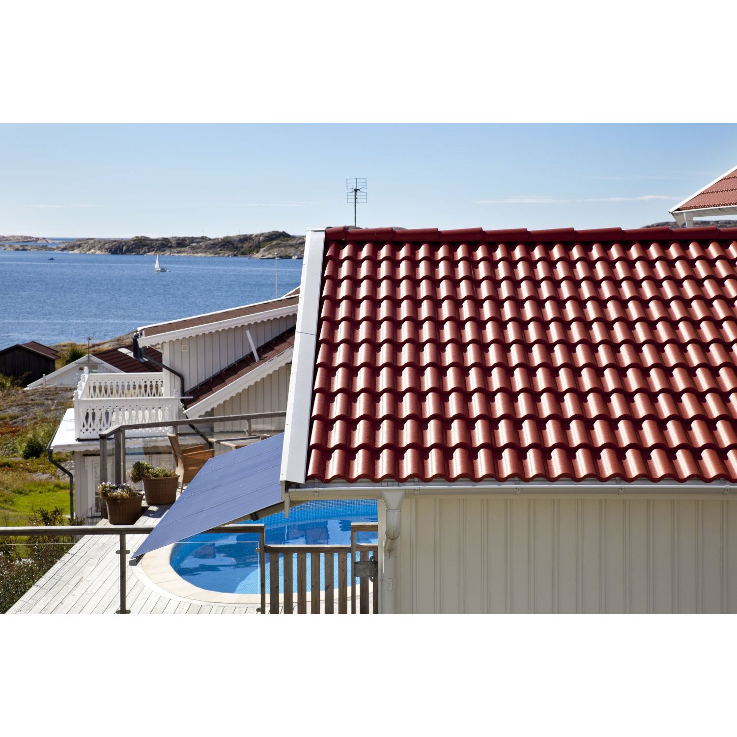 Bendersin tiilikatto sopii mainiosti niin perinteiseen kuin moderniin taloon