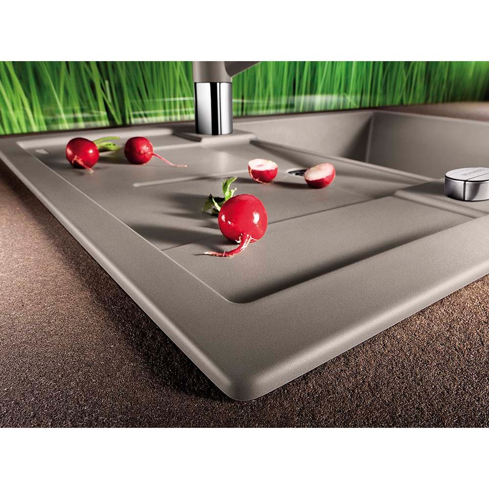 Tartufon värisen Blanco Metra 45 S Compact -keittiöaltaan valutustaso lähikuvassa