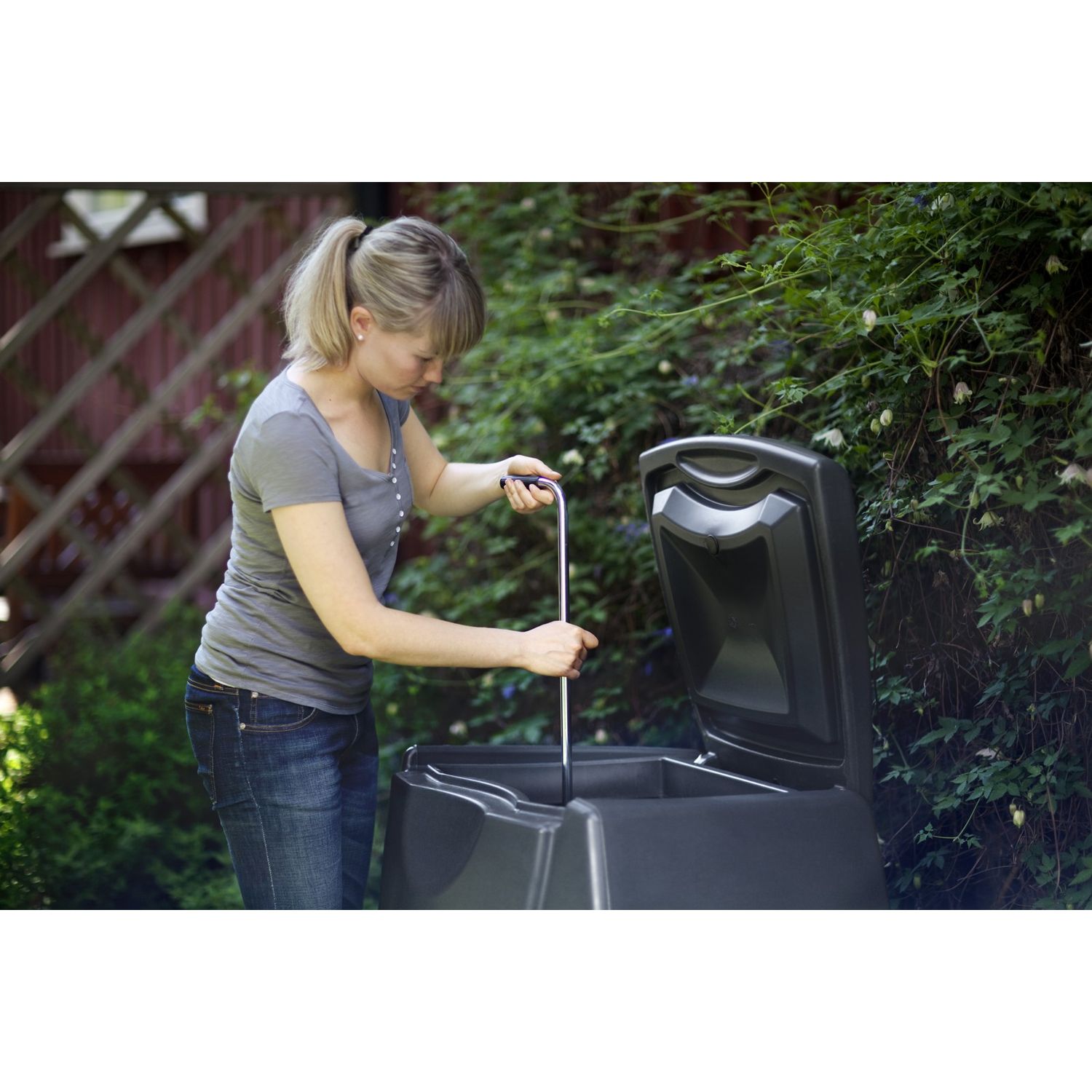 Kekkilä Kompostin sekoitussauva käytössä