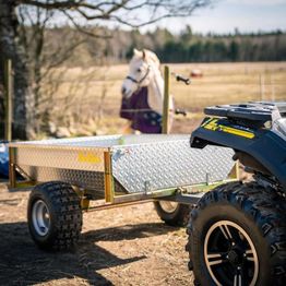 Mönkijän 500Kg:n kippivaunu Kellfri sinkittyä rihlalevyä