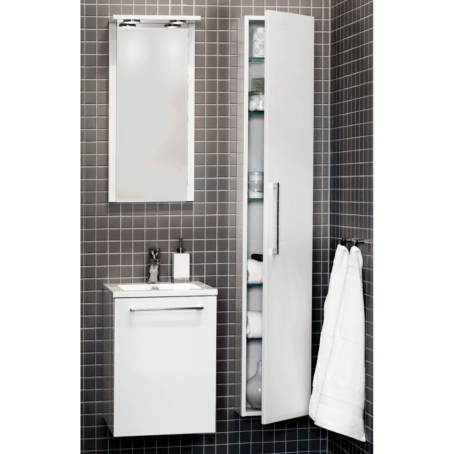 Korkea kaappi Noro Multi 295x150x1650 mm valkoinen matta kylpyhuoneessa