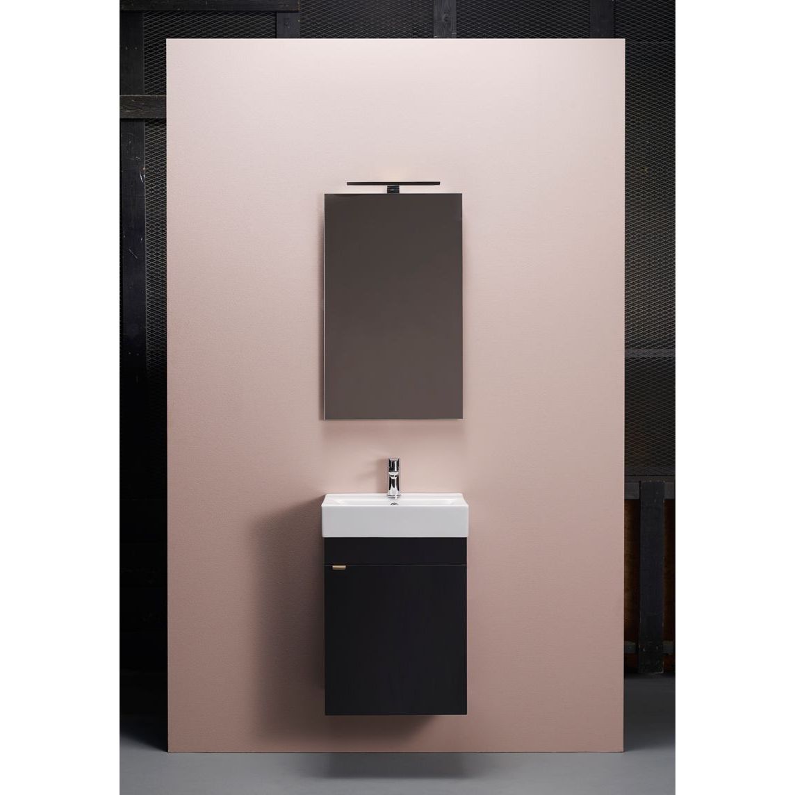 Kylpyhuoneryhmä Hafa Go 450 peilillä mattamusta + LED-valaisin ja vedin