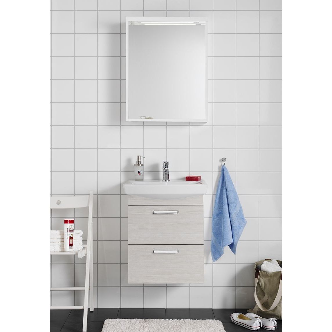 Kylpyhuoneryhmä Hafa Life 700 peilillä valkoinen tammikuvio