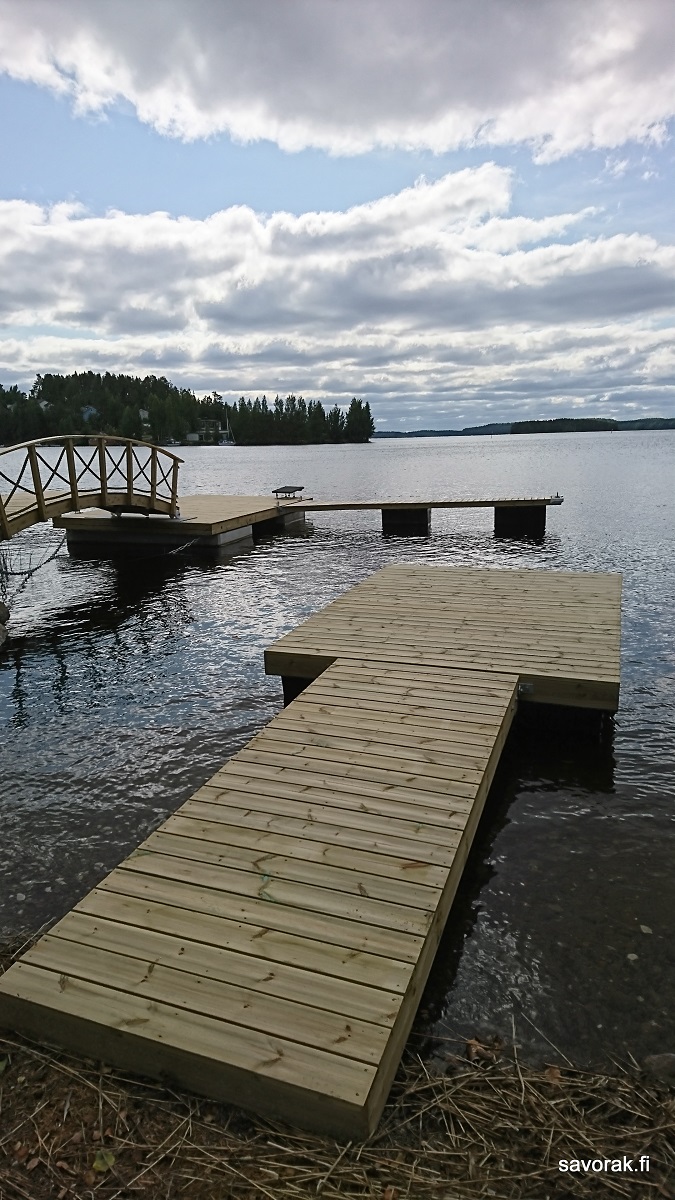 Laituri Savorak kansi 2,35x3 m + kävelysilta 1,2x3 m muoviponttonit 4x250 l EPS-täytetty