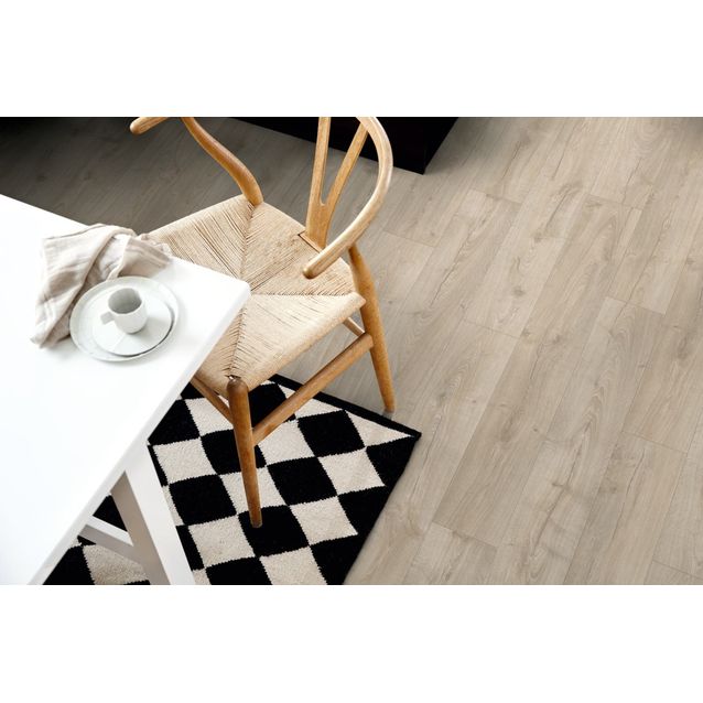 Laminaatti Living Expression Modern Lauta 4V Sensation New England Oak lauta kestää vettä ja kulutusta