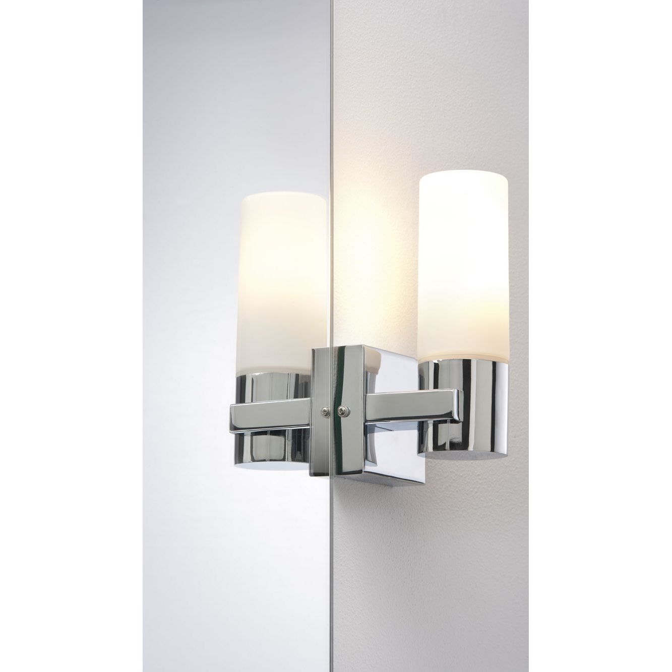 LED-seinävalaisinsetti Gemini 195x85x105 mm 2 kpl kromi IP44 kylpyhuoneessa