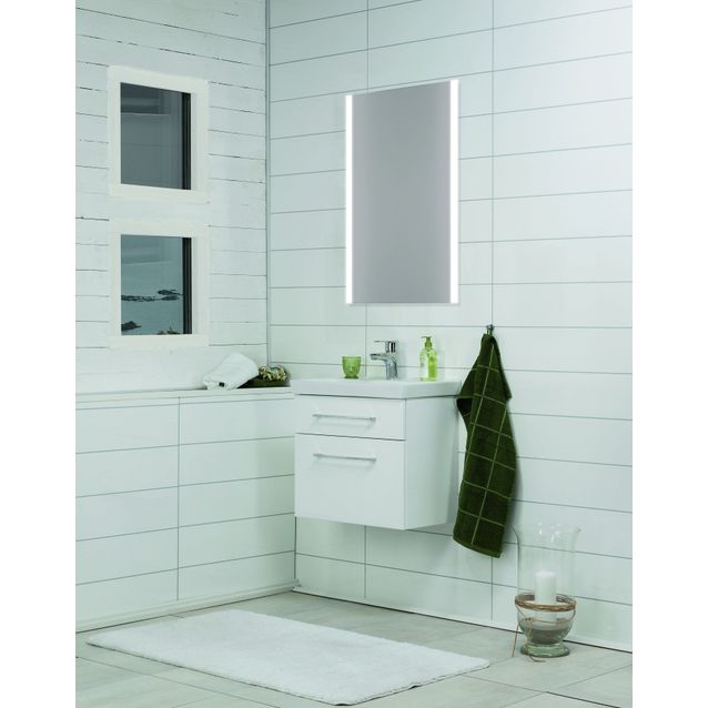 Noro Deco -valaisinpeili kylpyhuoneessa